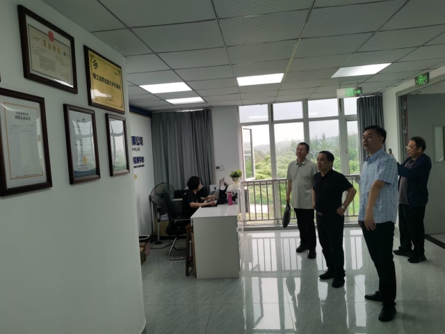 全国盐业标准化技术委员会赵建国秘书长一行莅临我中心参观指导